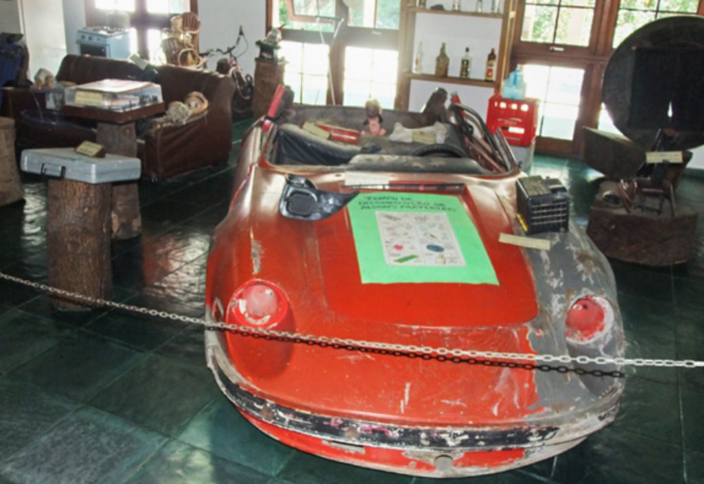 carro retirado da represa Guarapiranga