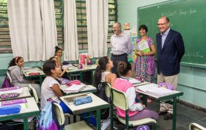 Alckmin estende reforço contínuo com professores aposentados e da ativa