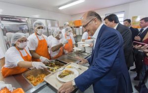 Alckmin inaugura restaurante Bom Prato em Taboão da Serra