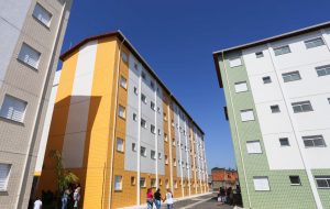 Moradores de Jales recebem chaves de unidades habitacionais da CDHU