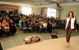 Presidente do Fundo Social participa de encontro com primeiras-damas e empresárias