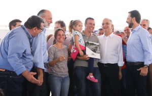 Márcio França entrega 106 moradias populares em Capivari