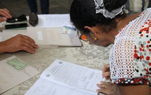 Governo de SP entrega títulos de regularização em São Pedro do Turvo