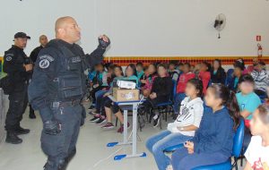 Escola do Vale do Paraíba discute combate às drogas e criminalidade