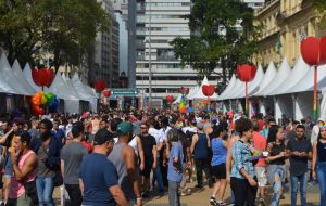 Secretaria da Justiça atende centenas de pessoas durante 19ª Feira LGBT