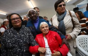 Estudo da Fundação Seade aponta que mulheres são 90% dos cuidadores em SP
