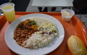 Governo vai oferecer refeições gratuitas no Bom Prato para pessoas em situação de rua