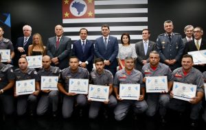 Governo de SP entrega prêmio Policial Nota 10 a 29 homenageados