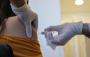 Teste de vacina contra o coronavírus começa em mais quatro centros