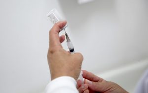 Vacina contra raiva está disponível durante todo o ano nos postos municipais