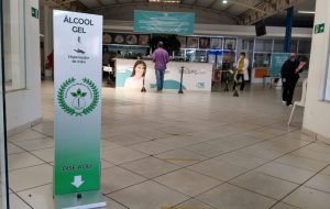 Hospital das Clínicas de Botucatu recebe doação de displays de álcool em gel