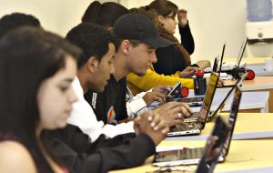 Governo vai distribuir 750 mil chips com internet gratuita a alunos e professores de SP