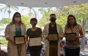 Médicos do HC de Botucatu são homenageados pela atuação no combate à pandemia