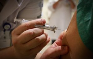 HC apresenta queda em 80% de colaboradores infectados após a segunda dose da vacina