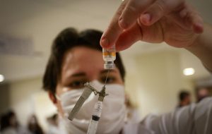 Com vacinação, SP registra queda de 46% nos óbitos por COVID-19 entre internados
