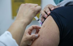 SP amplia vacinação e alcança todos os adultos com comorbidades e deficiências