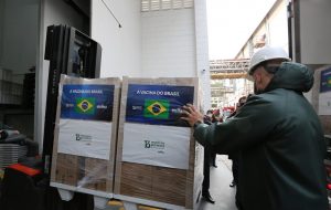 SP entrega mais 1,5 milhão de vacinas do Butantan ao Brasil