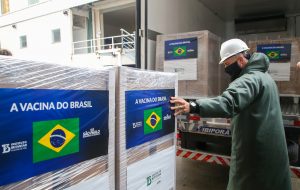 Com lote recorde, SP atinge 92,8 mi de doses da vacina do Butantan entregues ao Brasil