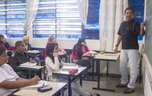 Estado de SP libera R$ 1 bilhão em pagamento para 214 mil professores