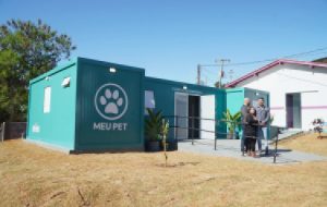Governo de SP entrega primeiro consultório veterinário Pet Container em Jarinu