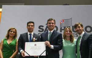 Governo de SP entrega medalha do Mérito Esportivo ao técnico Abel Ferreira