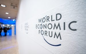 Governador Tarcísio de Freitas se encontra com líderes de grandes grupos em Davos