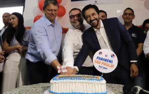 Governador Tarcísio celebra aniversário de São Paulo no Bom Prato da 25 de Março