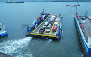 Travessias litorâneas: Operação Verão amplia em 16% a frota de balsas no litoral de SP