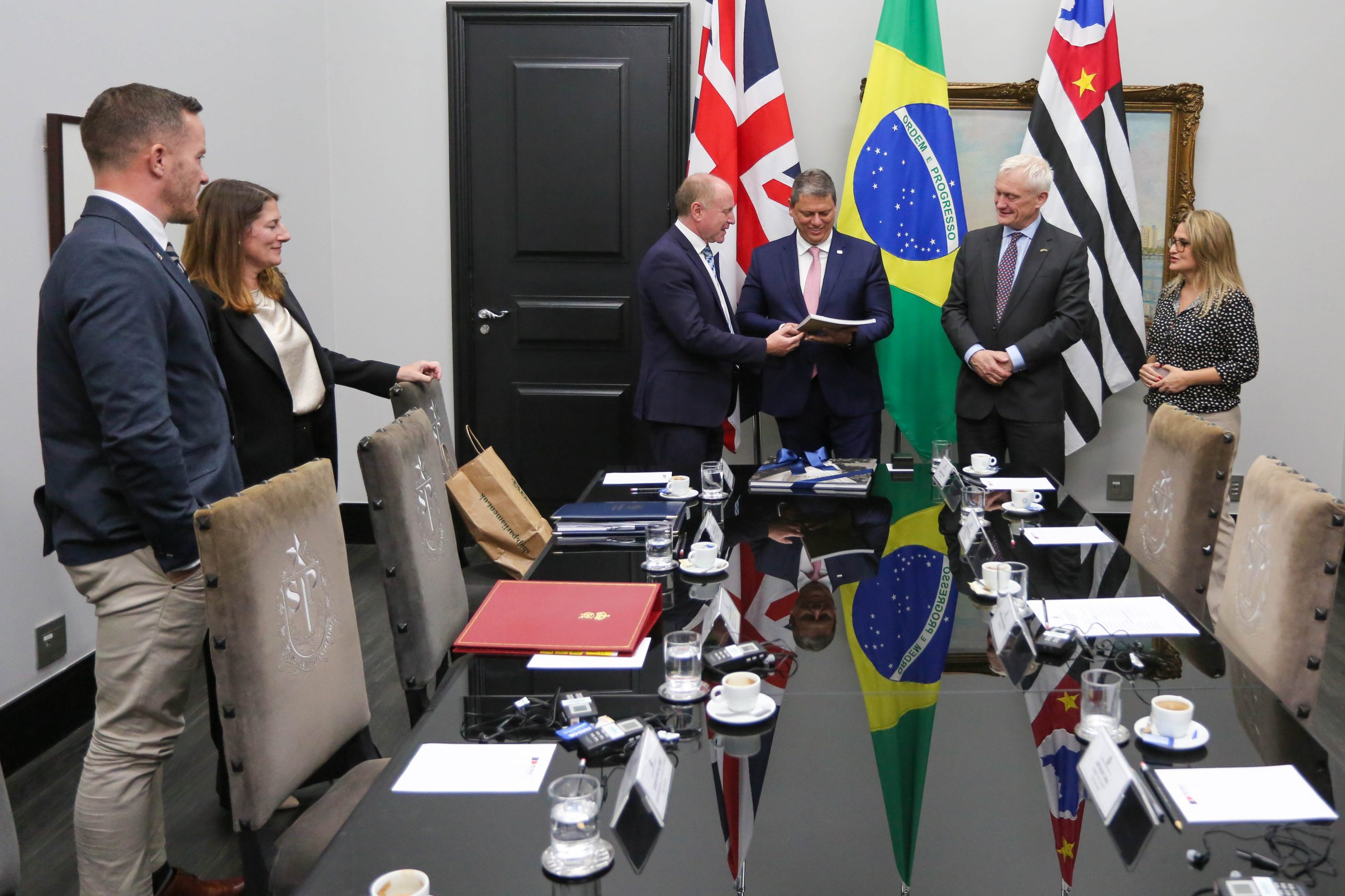 Governo de São Paulo se reúne com delegação britânica 