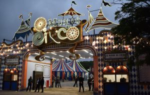 O Mundo do Circo SP apresenta espetáculos gratuitos que misturam humor, mágica e música