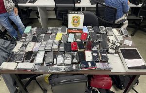 Polícia investiga rede clandestina de envio de celulares roubados via navios