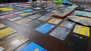 Cartões de crédito em mesa