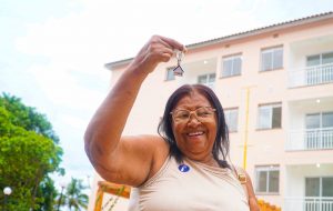 Governo de SP entrega moradias e saneamento a 186 famílias em São Sebastião