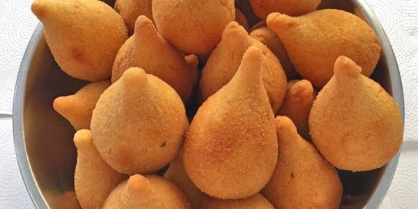Coxinhas douradas, cupim casqueirado: conheça comidas típicas da gastronomia paulista