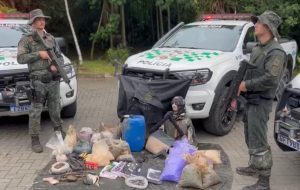 Polícia Militar Ambiental encontra drogas enterradas em barris no litoral de SP