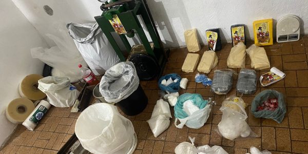 PM encontra ‘casa bomba’ e apreende 100 kg de cocaína na zona leste de SP