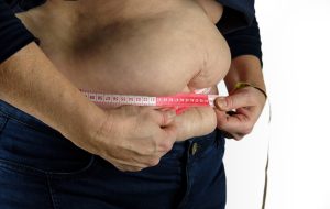 Obesidade abdominal associada à fraqueza muscular eleva risco de síndrome metabólica