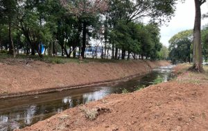 Programa Rios Vivos retira 18,6 mil caminhões de resíduos e revitaliza 37 cursos d’água