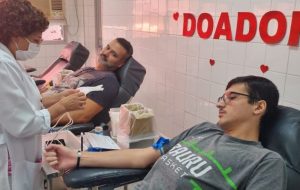 Jovem autista muda estilo de vida para realizar desejo de doar sangue