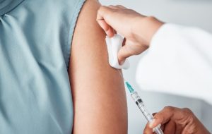 Governo de SP distribui dose única de vacina contra o HPV